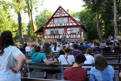 Foto des Albums: Die große Wörterschlacht: Poetry Slam in Kloster Veßra (30. 06. 2018)