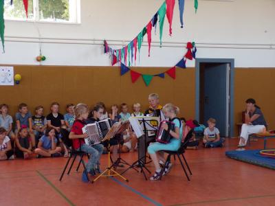 Foto des Albums: Verabschiedung der 4. Klassen