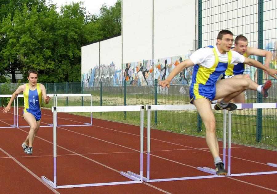 Bild: 110 m Hürden - Die A-Jugend testet für den Mannschaftszehnkampf