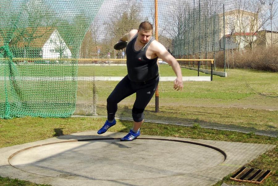 Bild: Dynamisch zum Diskusrekord - Sören Voigt wirft 45m13