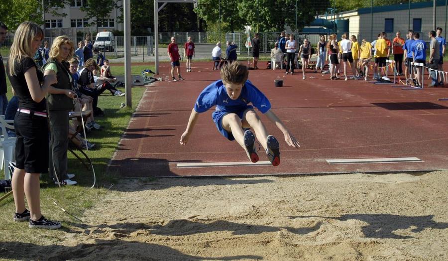Bild: WK4 - Weitsprung O Schallwig Landau-Gymnasium