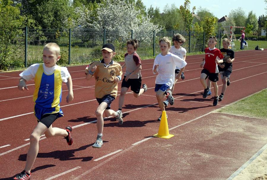 Bild: 1000 m Grundschulen M Kühne führt