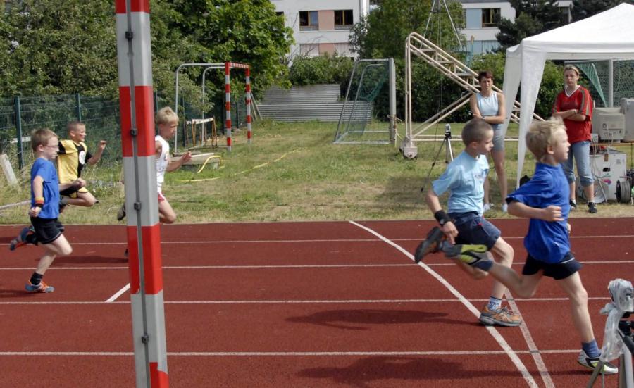Bild:  Hart umkämpft waren die Medaillen wie beim 50 m Endlauf der M9 den Jonas Wagner aus Weißwasser gewann