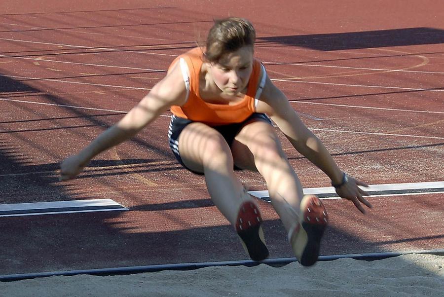 Bild: Im weit zeigte Nachwuchs gute Leistungen - Sarah Nitsche W13 mit 4m37