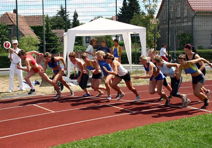 Bild: Riege 6 Frauen WJ Start 800m
