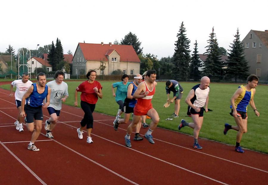 Bild: Torsten Hentschel aus Zittau übernimmt sofort die Führung & erzielt gute 1500m-Zeit