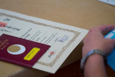 Pass und Urkunde 