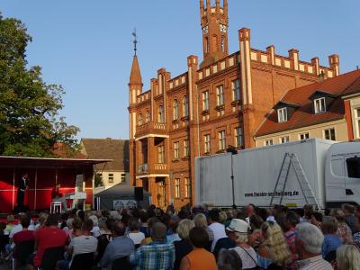 Foto des Albums: ASS DUR: »3. Satz - Scherzo spirituoso« - Teatro mobile der Schöller Festspiele (07.08.2018)