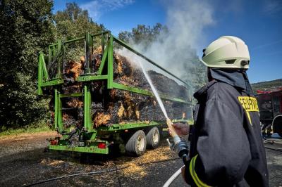 Foto des Albums: Brand Strohanhänger - Hellendorf (07. 08. 2018)