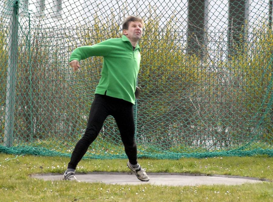 Bild: Andreas Helm konterte mit frühlingsfarbenen Trikot