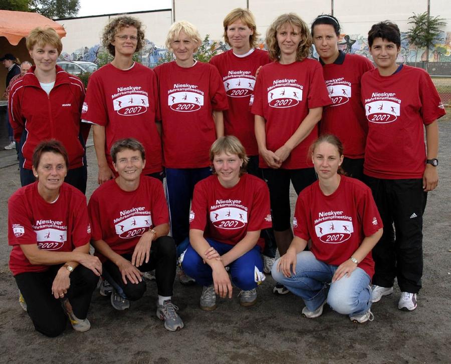 Bild: Riege 6 - Damenzehnkampf - die Riege Frauen und Seniorinnen