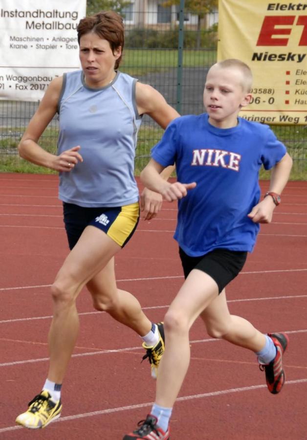 Bild: Fast im Gleichschritt- Weltmeisterin Simone Noack und Nachwuchstalent Max Kühne überzeugten mit neuen Kreisrekorden
