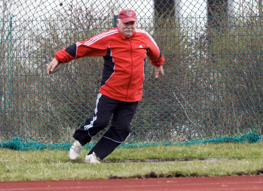 Bild: sorgte für den einzigen Dreikampfrekord Peter Hennig M65