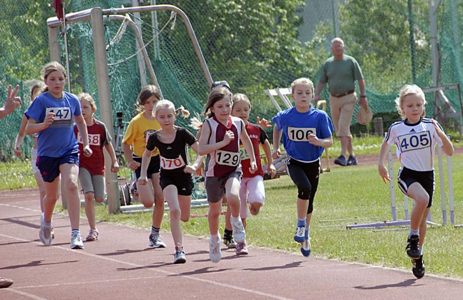 Bild: Entscheidende Meter- viele Mehrkämpfe erlebten im abschließenden Lauf noch starke Veränderungen wie in der W9 durch Jenny Reichelt
