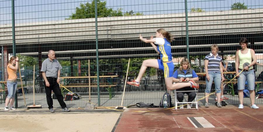 Bild: Flugschau Alexandra Tiepolt beim Weitsprung