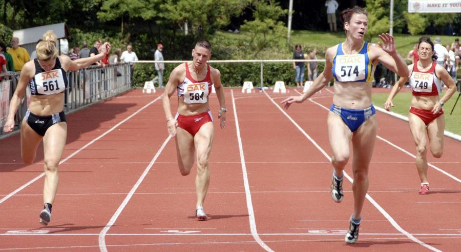 Bild: Erste Freiluftmeisterschaft - So gewann Daniela Kliche über 100 m