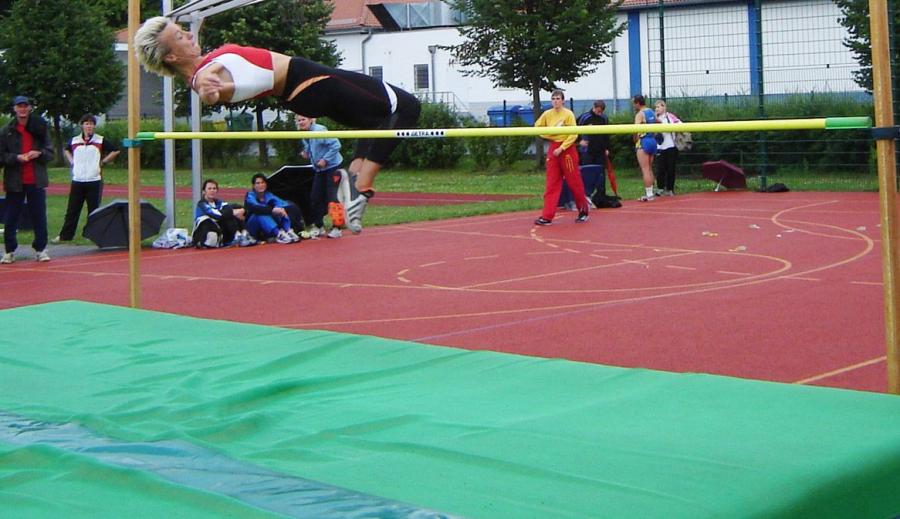 Bild: Schauplatz Hochsprung auf dem Sportplatz der Mittelschule
