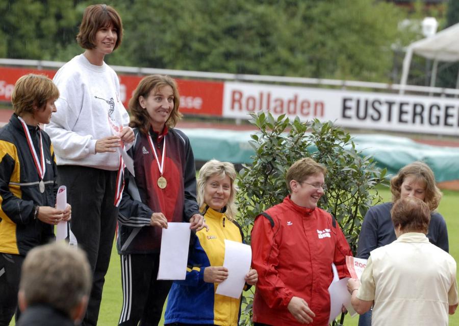 Bild: Siegerehrung W35 mit Anke Kalbaß