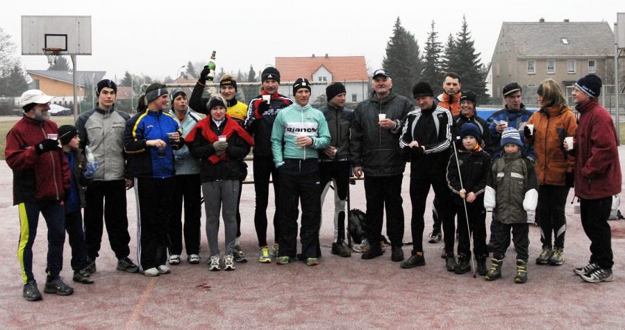 Bild: Zusammen Sport treiben- darauf nehmen Leichtathleten Triathleten und Freizeitsportler aus Weißwasser Niesky Görlitz und Rothenburg einen ersten Schluck
