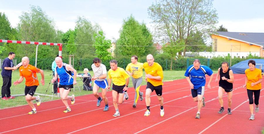 Bild: Abschluss des Minisportfestes- Start zum Lauf über 3000&5000 m