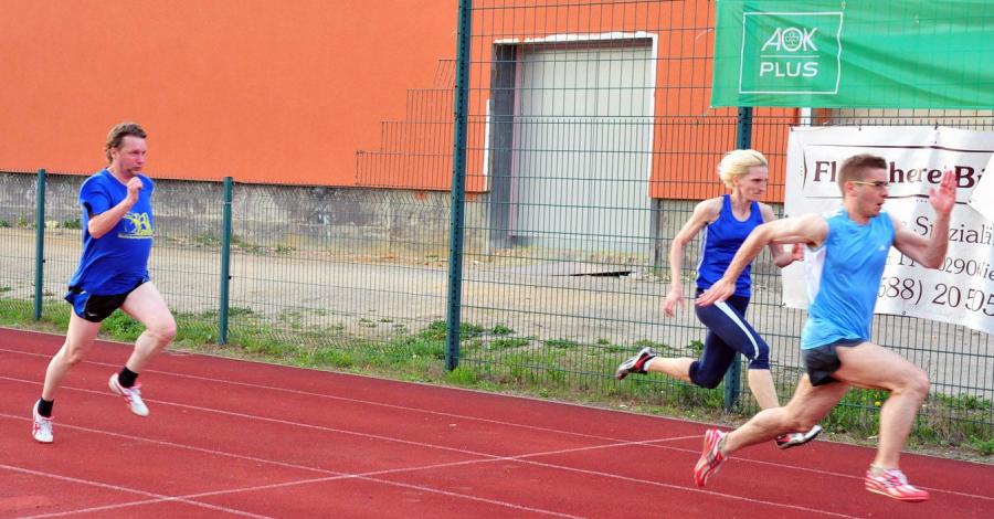 Bild: Mix-Lauf- Dirk Hensel aus Zittau M30 gegen Silvia Klimpfinger aus WSW W40 Beide starteten mit guten Zeiten in die Saison und könnten die Meistertitel schon gesichert haben