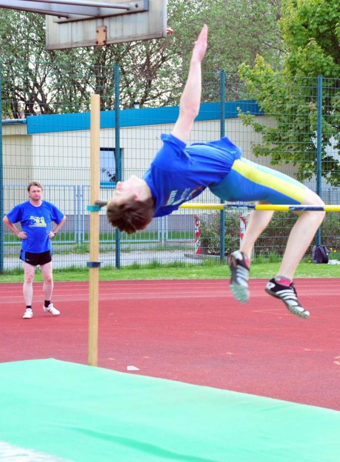 Bild: Juniorenmeisterschaft- Florian Knappe legte 1m73 im Hochsprung vor