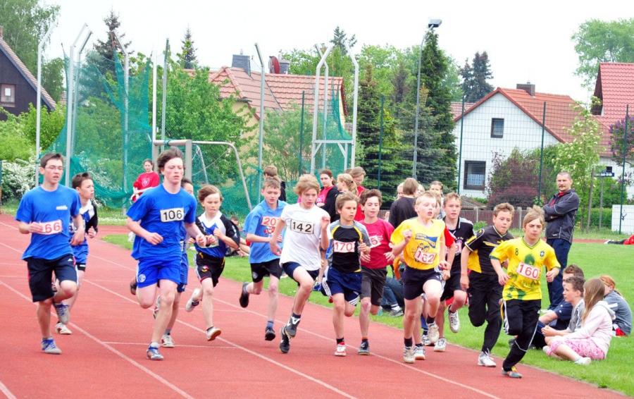 Bild: Start der WKIV zum abschließenden 1000 m Lauf