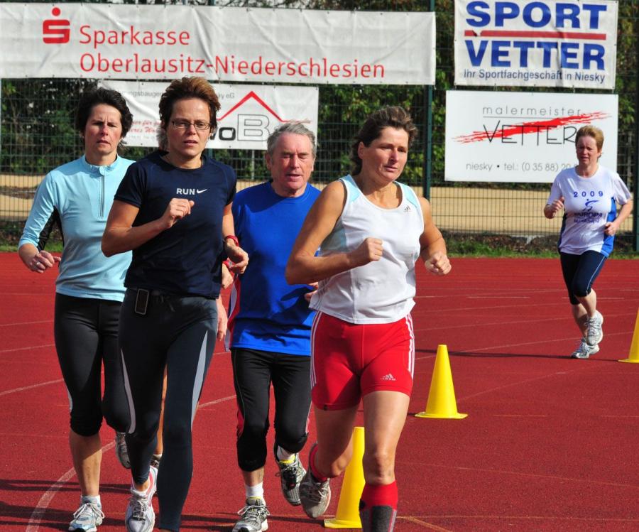 Bild: Frauenpower im Dauertest Walter-Lerch-Schäfer-Brussig -von links nach rechts-