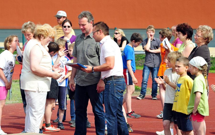 Bild: Sportabzeichenwettbewerb - Auszeichnung der aktiven Grundschulen