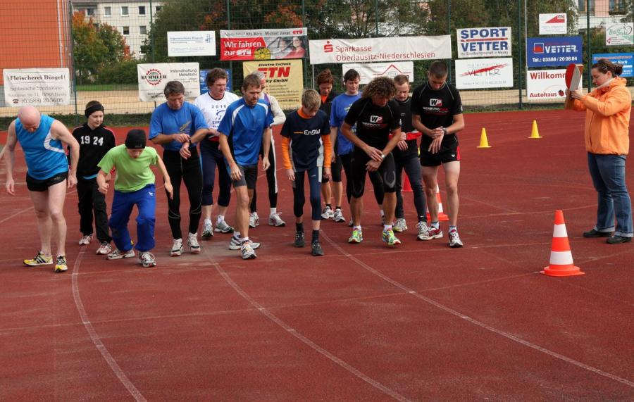 Bild: Start zum letzten Bahnlauf der Saison auf Strecken von 1500 m bis 10 000 m Bild- R Klupsch