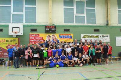 Vorschaubild: Gruppenbild der Teilnehmer am Mixturnier