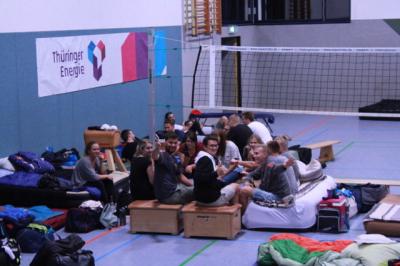 Vorschaubild: Super Stimmung: die Teilnehmer des SV Traktor Glaucha und aus Bad Düben haben sich häuslich eingerichtet