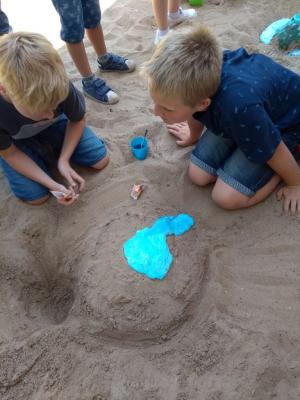 Japan und Backpulver- Vulkane im Sandkasten 