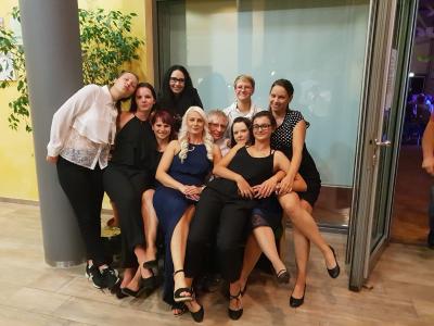 ...die hübschen Fußballerinnen :)  (Bild vergrößern)