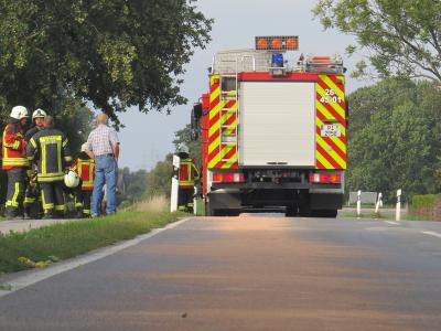 Sonntag: Einsatz auf der L 109 (&Ouml;lspur beseitigen) 