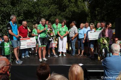 Petra Behle bedankt sich f&uuml;r das tolle Fest und die Spenden 