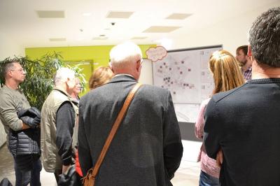 Foto des Albums: Stadtverwaltung lud zum offenen Workshop ins Foyer der Stadthalle ein - Thema war die Vorstellung des Parkraumkonzeptes im Entwurf