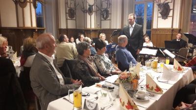 Andreas M&uuml;ller wei&szlig; mit der Geschichte zum Tea for two zu begeistern 