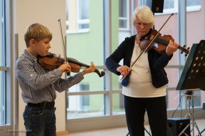 Foto des Albums: Lübzer Schüler präsentieren unterhaltsames Programm