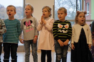 Foto des Albums: Lübzer Schüler präsentieren unterhaltsames Programm