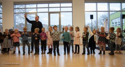 Foto des Albums: Lübzer Schüler präsentieren unterhaltsames Programm
