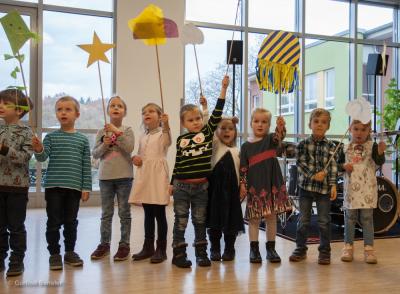 Foto des Albums: Lübzer Schüler präsentieren unterhaltsames Programm