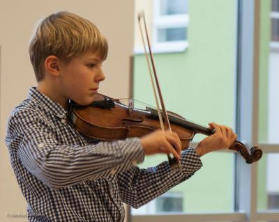 Foto des Albums: Lübzer Schüler präsentieren unterhaltsames Programm