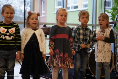 Foto des Albums: Lübzer Schüler präsentieren unterhaltsames Programm
