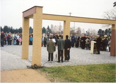 Vorschaubild: 16.11.2002 Denkmaleinweihung 