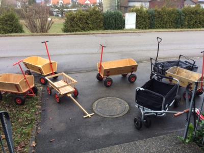 Mit Bollerwagen zogen die Kinder durch die D&ouml;rfer...  (Bild vergr&ouml;&szlig;ern)