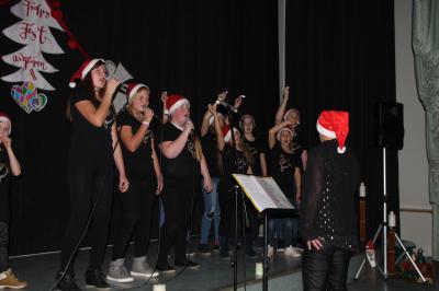 Foto des Albums: Vorweihnachtliche Stimmung in der Oberschule mit Grundschulteil Glöwen (05. 12. 2018)