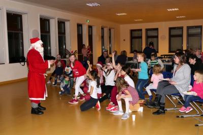 Foto des Albums: Kinderweihnachtsfest bei Blau-Weiß