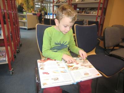 Foto des Albums: In der Bibliothek Neustadt