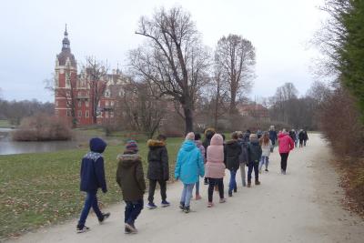 Foto des Albums: Weihnachtsbäume schmücken im Schloss (30.11.2018)